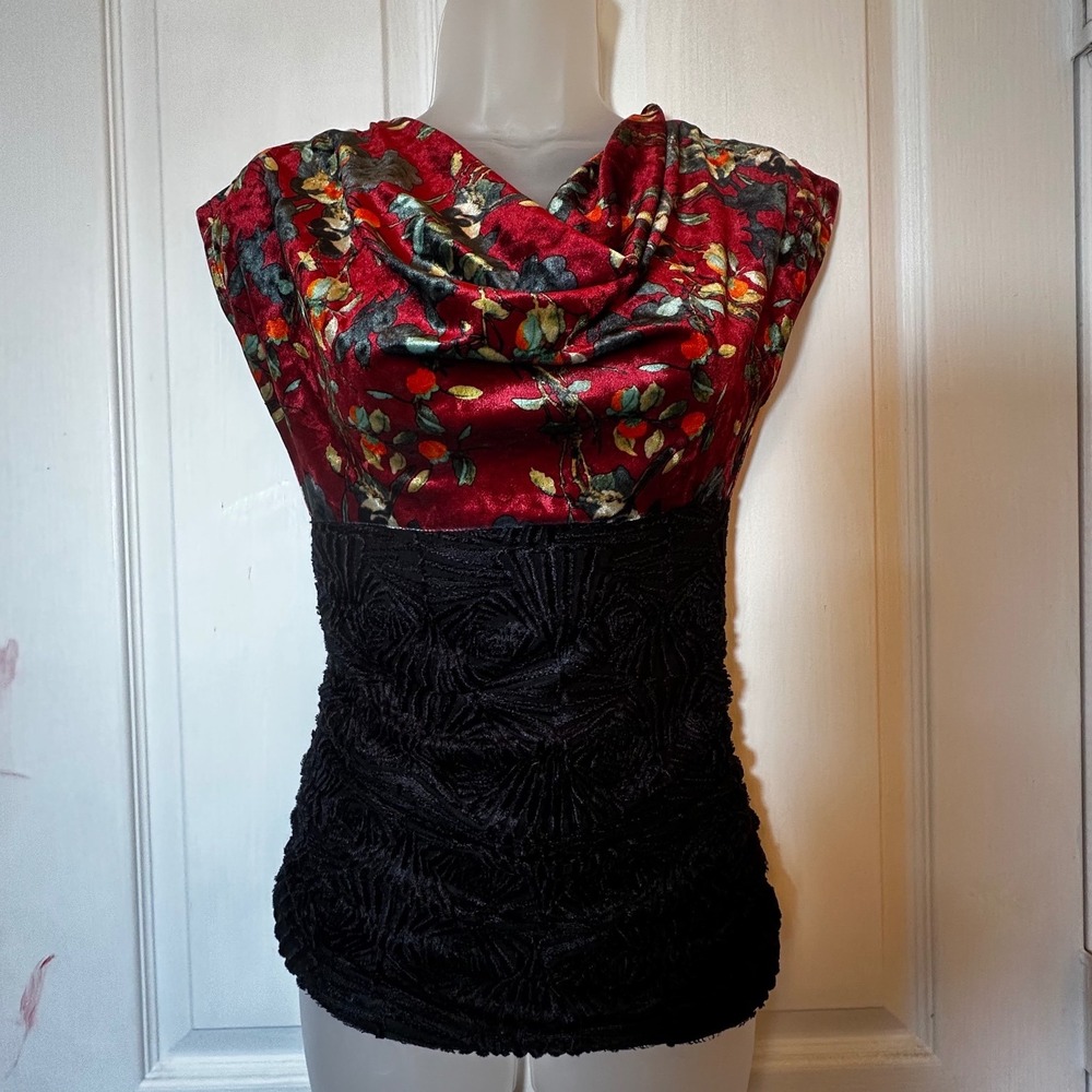 An Ren New York Floral Velvet Cowl Neck Textured Rose Bodice Top Red Black XS